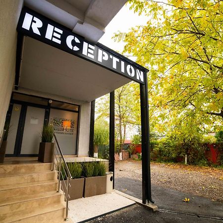 Bucharest Airport Accomodation Aparthotel Otopeni Exterior photo
