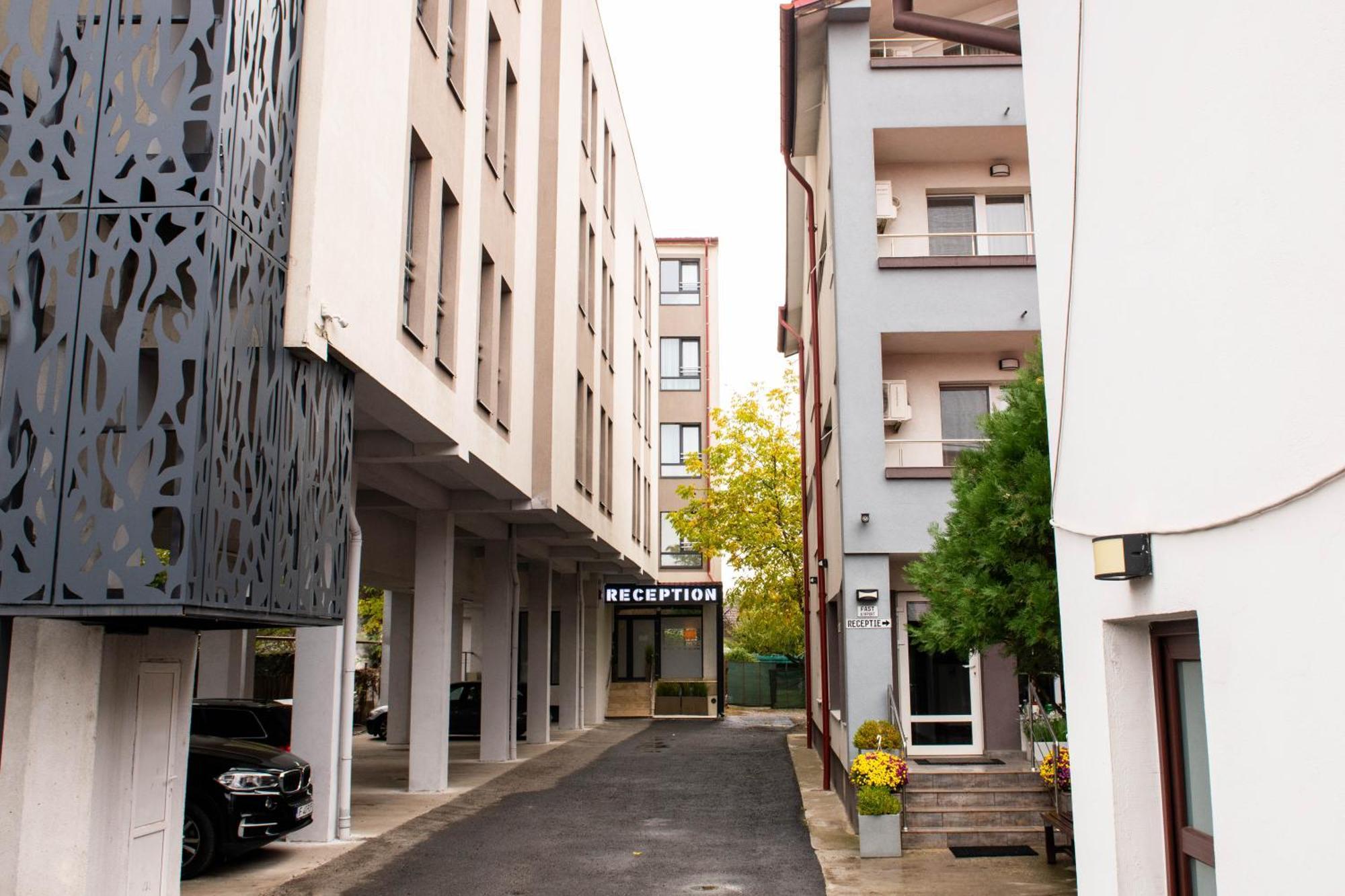 Bucharest Airport Accomodation Aparthotel Otopeni Exterior photo