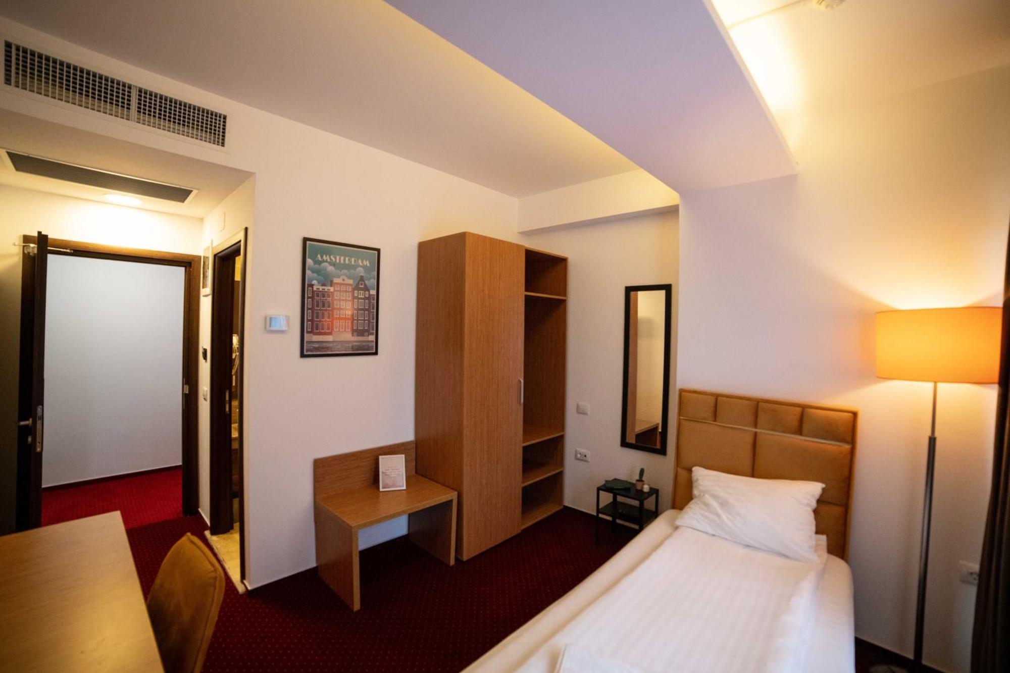Bucharest Airport Accomodation Aparthotel Otopeni Exterior photo